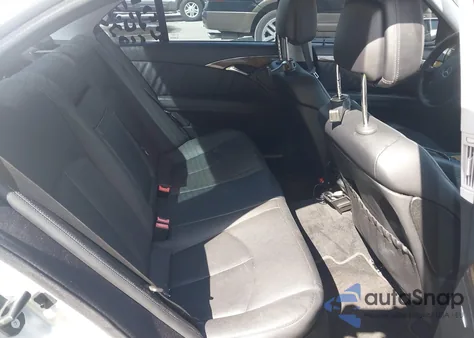 2007 Mercedes-Benz E 550 z USA, uszkodzony, nr VIN WDBUF72X67B114469